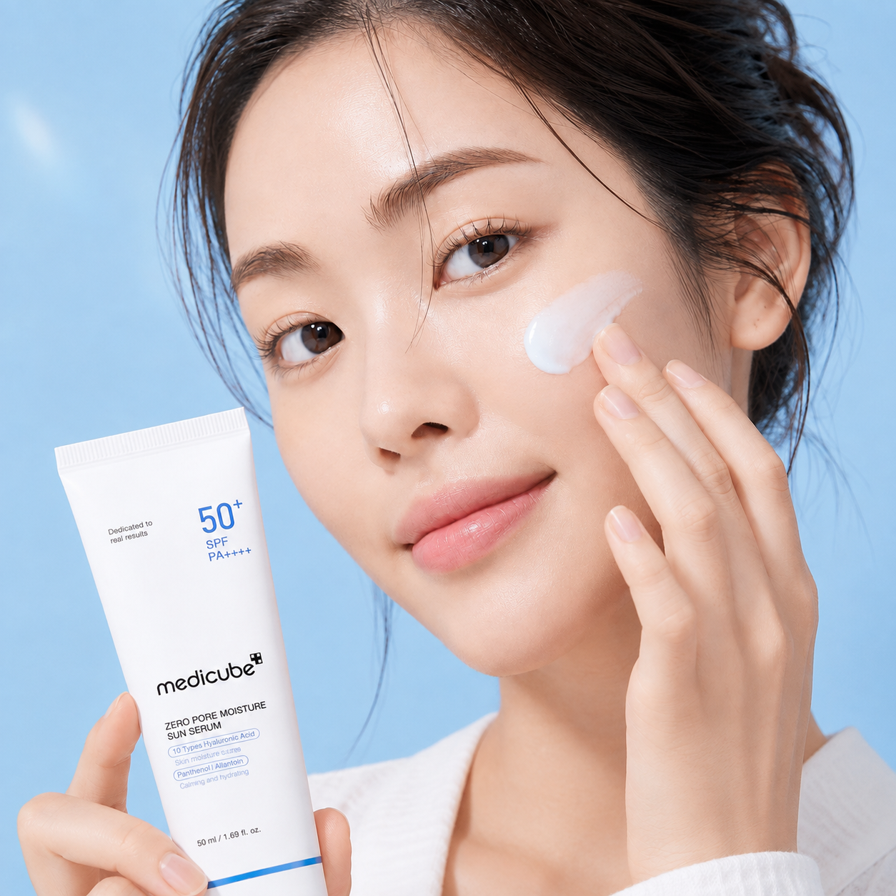نمایش بافت و نحوه استفاده از ضدآفتاب سرمی Zero Pore مدی‌کیوب روی پوست صورت