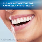 تصویر دندان‌های سفید، سالم و درخشان با استفاده از مسواک مسواک اورال بی مدل Complete 3D White